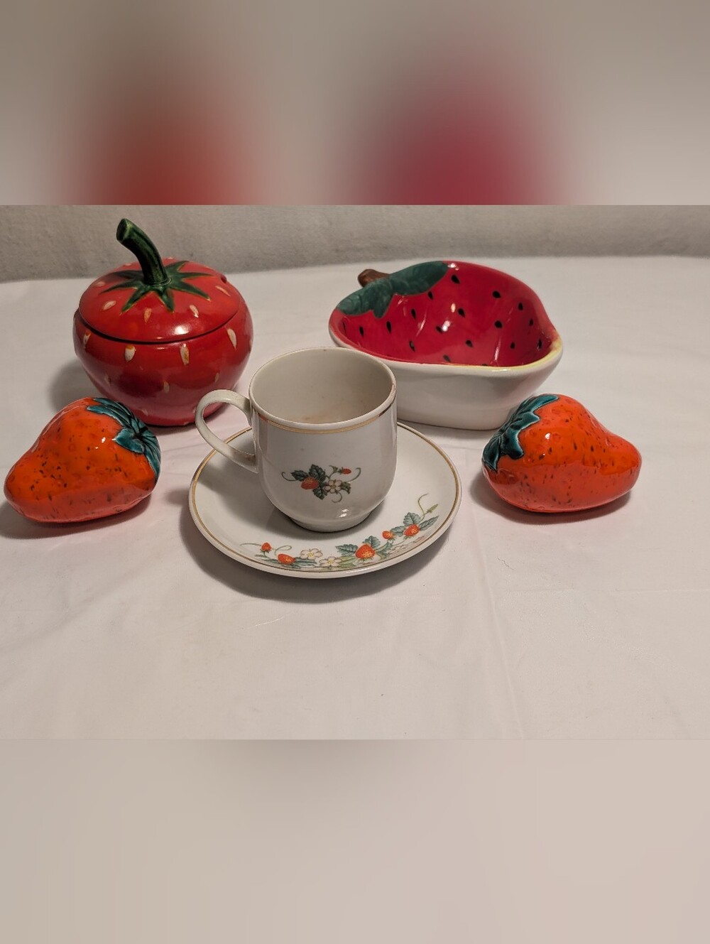 Vintage Red Ceramic Strawberry Kitchen Decor